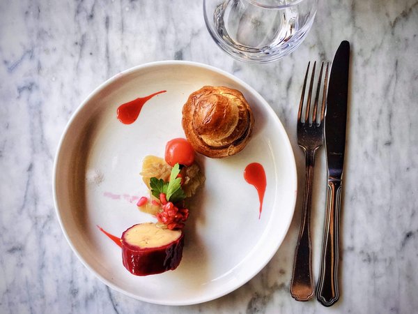 Wie bereitet man ein würziges indisches vegetarisches Gericht namens Paneer Tikka zu?