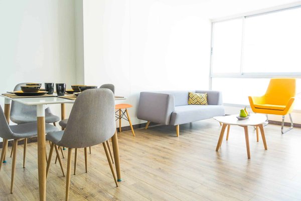 Welche Techniken können zur Minimierung des Energieverbrauchs in einem großen Einfamilienhaus angewendet werden?